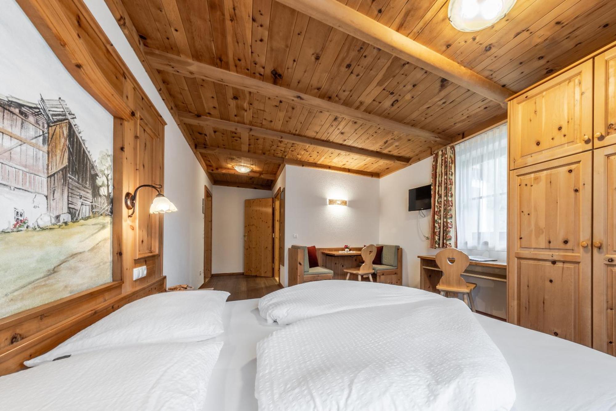 Hotel Pension Odles San Martino in Badia Exterior foto